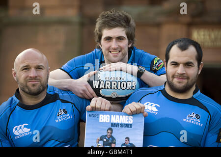 Kevin Tkachuk, Richie Vernon et Ed Kalman (de gauche à droite) des guerriers de Glasgow pendant la saison, billet de photo promotionnel à la Kelvingrove Art Gallery, Glasgow. Banque D'Images