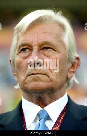 Football - Championnat d'Europe de l'UEFA 2004 - semi finale - Grèce / République Tchèque.Karel Bruckner, entraîneur en chef de la République tchèque Banque D'Images