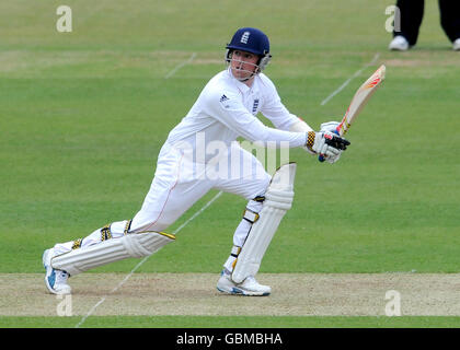 Cricket - Premier test de npower - Premier jour - Angleterre v Antilles - terrain de cricket de Lord.Graeme Swann en action pendant le premier match de npower Test au terrain de cricket de Lord, Londres. Banque D'Images