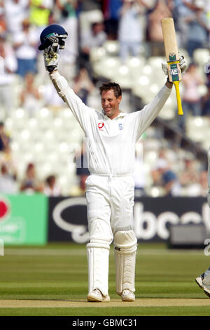 Cricket - npower second Test - Angleterre / Antilles - quatrième jour. Le Marcus Trescothick d'Angleterre célèbre son siècle Banque D'Images