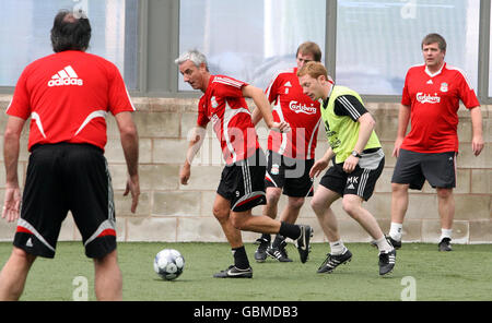 Ian Rush (au centre) en action lors d'un match d'échauffement à cinq côtés au terrain d'entraînement de Melwood, à Liverpool. Banque D'Images