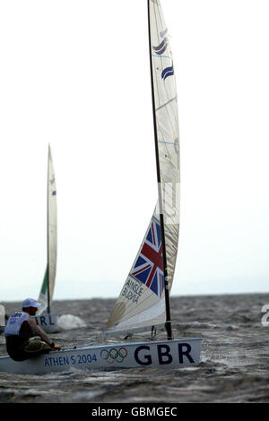 Voile - Jeux Olympiques d'Athènes 2004 - Dinghy-Finn à une seule main pour hommes. Ben Ainslie en Grande-Bretagne Banque D'Images