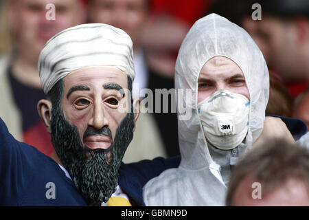 Football - Championnat de la ligue de football Coca-Cola - Crystal Palace v Sheffield United - Selhust Park. Fans de football en robe de fantaisie au Selhurst Park Banque D'Images