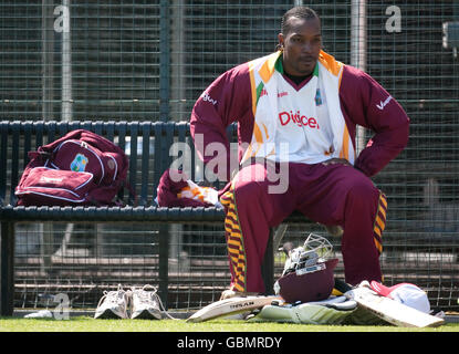 Le capitaine des Antilles Chris Gayle pendant la séance de filets à Riverside, Chester-le-Street, Durham. Banque D'Images