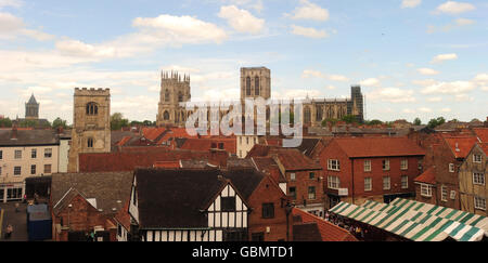 Stock – York Minster.Vue générale montrant le côté sud de York Minster, York, North Yorkshire. Banque D'Images