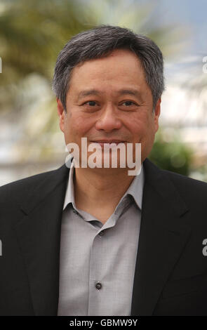 Directeur, Ang Lee, réalisateur du film « prendre Woodstock » lors d'un photocall au Palais des Festivals, à Cannes, en France, dans le cadre du 62e Festival annuel du film de Cannes Banque D'Images