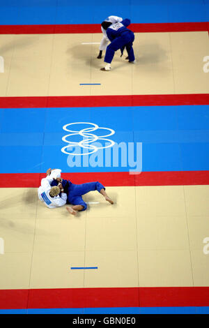 Judo - Jeux Olympiques d'Athènes 2004. Une vue générale de l'action Banque D'Images