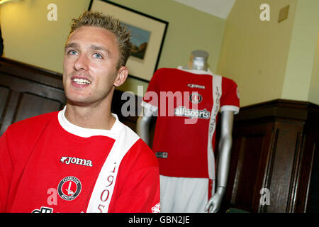 Soccer - FA Barclaycard Premiership - Charlton Athletic - Kit de lancement du Centenaire Banque D'Images