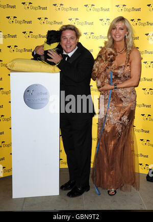 David van Day (à gauche) arrive pour le Dogs Trust Honors 2009 au Hurlingham Club à Fulham, dans l'ouest de Londres. Banque D'Images