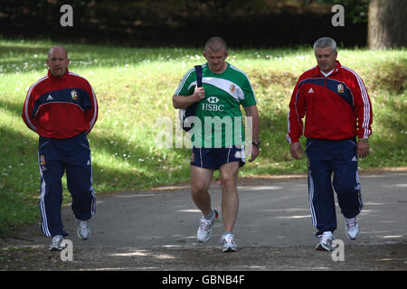 (De gauche à droite) les entraîneurs Lions britanniques et irlandais Shaun Edwards, Graham Rowntree et Warren Gatland Banque D'Images