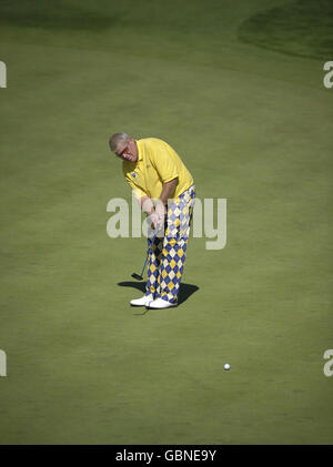 Le John Daly des États-Unis se parie sur le par 3 11e au cours de la deuxième ronde de l'Open d'Europe au London Golf Club à Ash, Kent. Banque D'Images