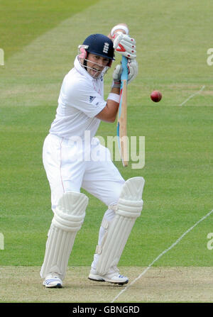 Cricket - Premier test de npower - Premier jour - Angleterre v Antilles - terrain de cricket de Lord.Graeme Swann en action en Angleterre Banque D'Images