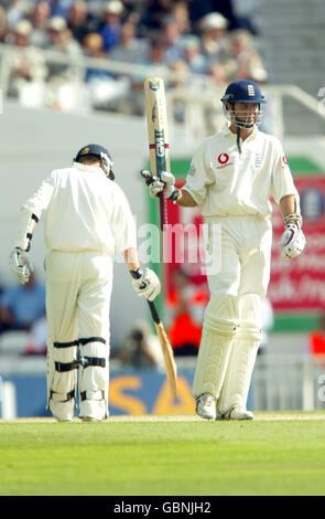 Cricket - npower quatrième Test - Angleterre / Antilles - première journée.Michael Vaughan, en Angleterre, célèbre son demi-centrifureur Banque D'Images