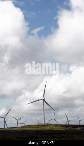 Vue générale du plus grand parc éolien d'Europe, Whitelee Windfarm, à la périphérie de Glasgow, officiellement ouvert aujourd'hui. Banque D'Images