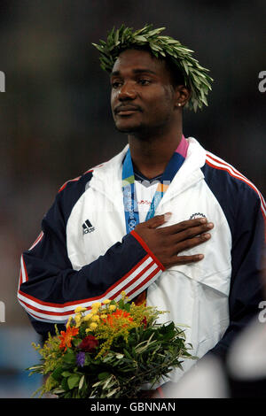 Justin Gatlin des États-Unis pendant l'hymne national américain après réception sa médaille d'or Banque D'Images