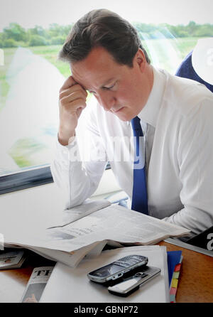 Le chef du Parti conservateur David Cameron se rend aujourd'hui d'Oxford dans le Yorkshire, où il continuera de faire campagne pour les élections locales le 4 juin. Banque D'Images