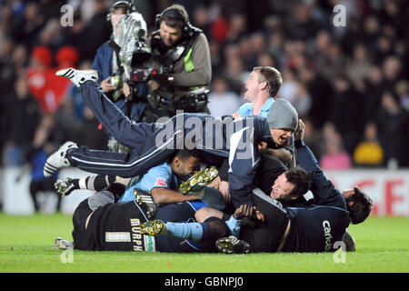 Football - Coca-Cola football League One - jouer demi-finale - second Leg - Milton Keynes dons / Scunthorpe United - stade:mk.Scunthorpe United Celebrate après avoir gagné la promotion dans le championnat Banque D'Images