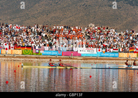 Aviron - Jeux Olympiques d'Athènes 2004 - Sculpts doubles légers pour hommes - finale.Tomasz Kecharski et Robert Sycz, en Pologne, sont sur le point de remporter la médaille d'or Banque D'Images