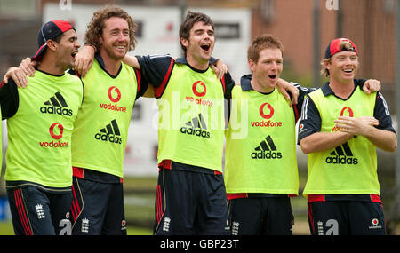 Cricket - Third NatWest One-Day International - England nets session - Edgbaston.Owais Shah, Ryan Sidebottom, James Anderson, Eoin Morgan et Ian Bell pendant une session de filets à Edgbaston, Birmingham. Banque D'Images