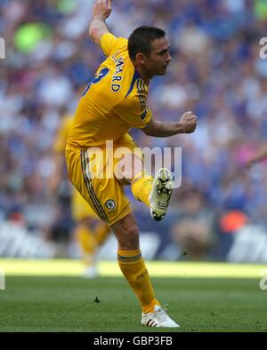 Football - FA Cup - finale - Chelsea v Everton - Wembley Stadium.Frank Lampard, de Chelsea, marque le deuxième but du match Banque D'Images