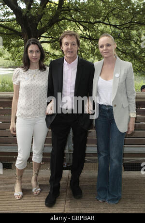 Sir Paul McCartney et ses filles Mary (à gauche) et Stella (à droite) McCartney assistent au lancement de la nouvelle campagne alimentaire Meat Free Monday à Inn the Park, St. James Park, Londres. Banque D'Images