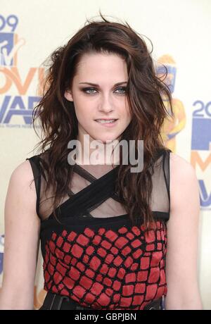 Kristen Stewart arrive pour les MTV Movie Awards à l'amphithéâtre Gibson, Universal City, Los Angeles. Les MTV Movie Awards 2009 seront mis en avant sur MTV One le lundi 1er juin à 21h00. Banque D'Images