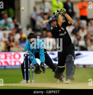 Cricket - coupe du monde ICC Twenty20 2009 - Warm Up Match - Angleterre / Ecosse - Trent Bridge.Luke Wright en Angleterre et Colin Smith en Écosse lors du match d'échauffement de la coupe du monde Twenty20 à Trent Bridge, Nottingham, Banque D'Images