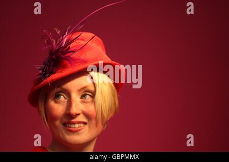 Les courses de chevaux - l'Investec Derby Festival - Mesdames jour - l'hippodrome d'Epsom Banque D'Images