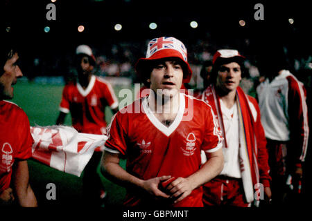 Football - finale coupe d'Europe - Nottingham Forest v SV Hamburg.John Robertson, de Nottingham Forest, a remporté sa médaille Banque D'Images