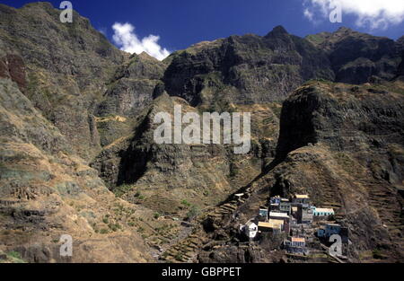 Le Village de Fontainas près de Ribeira Grande sur l'île de Santo Antao au Cap Berde dans l'océan Atlantique en Afrique. Banque D'Images