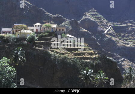 Le Village de Fontainas près de Ribeira Grande sur l'île de Santo Antao au Cap Berde dans l'océan Atlantique en Afrique. Banque D'Images