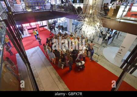 Karlovy Vary, République tchèque. Le 06 juillet, 2016. Atmosphère lors de la 51e Festival International du Film de Karlovy Vary à Karlovy Vary, République tchèque, le 6 juillet 2016. © Slavomir Kubes/CTK Photo/Alamy Live News Banque D'Images