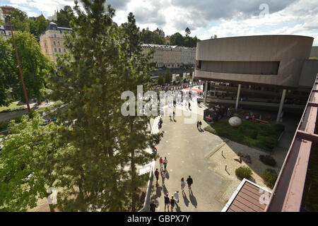 Karlovy Vary, République tchèque. Le 06 juillet, 2016. Atmosphère lors de la 51e Festival International du Film de Karlovy Vary à Karlovy Vary, République tchèque, le 6 juillet 2016. © Slavomir Kubes/CTK Photo/Alamy Live News Banque D'Images