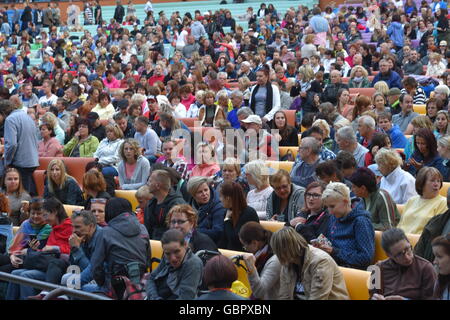 Karlovy Vary, République tchèque. Le 06 juillet, 2016. Atmosphère lors de la 51e Festival International du Film de Karlovy Vary à Karlovy Vary, République tchèque, le 6 juillet 2016. © Slavomir Kubes/CTK Photo/Alamy Live News Banque D'Images