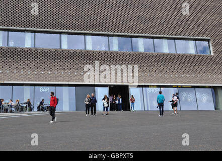 Londres, Royaume-Uni. 25 Juin, 2016. Nouveau bâtiment de la Tate Modern par duo suisse Herzog & de Meuron qui a été ouverte le 17 juin 2016 est représenté à Londres, Grande-Bretagne, le 25 juin 2016. © Stanislav Mundil/CTK Photo/Alamy Live News Banque D'Images