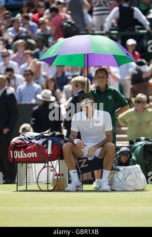 Londres, Royaume-Uni. 6 juillet, 2016. Le Wimbledon Tennis Championships 2016 tenue à l'All England Lawn Tennis et croquet Club, Londres, Angleterre, Royaume-Uni. Roger Federer (SUI) [3] v Marin Cilic (CRO) [9]. Messieurs, les quarts Court Central. Sur la photo :- Roger Federer. Credit : Duncan Grove/Alamy Live News Banque D'Images