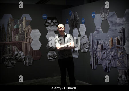 Glasgow, Scotland, UK 7 Juillet 2016.Portrait de Berlin créateur Jon Jardine.Le phare de l'architecture et de la conception de l'Ecosse Centre a ouvert une nouvelle exposition, "Aventures dans l'espace", une exploration de l'histoire de l'Architecture dans la science-fiction organisée par Berlin créateur Jon Jardine. Une autre partie du festival d'architecture d'une durée d'une célébration de design et d'architecture dirigée par les R.I.A en Écosse. Credit : Gérard Ferry/Alamy Live News Banque D'Images