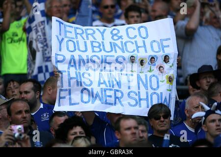 Les fans d'Everton dévoilent une bannière dans les stands de Wembley Banque D'Images