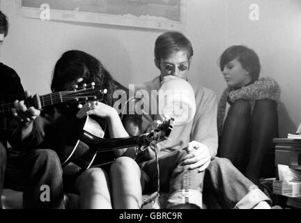 Buffy Sainte-Marie et Fritz Richmond, 1964. Banque D'Images