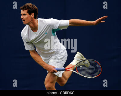 Tennis - Championnats AEGON - première journée - le Queen's Club.Andy Murray, de la Grande-Bretagne, lors d'une séance d'entraînement au cours du premier jour des Championnats AEGON au Queen's Club de Londres. Banque D'Images