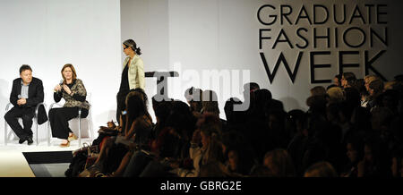 Richard Bradbury CBE - PDG de River Island, et l'épouse du premier ministre Sarah Brown à la table ronde d'une clinique de carrières tenue à la Earls court for Graduate Fashion week de Londres. Banque D'Images