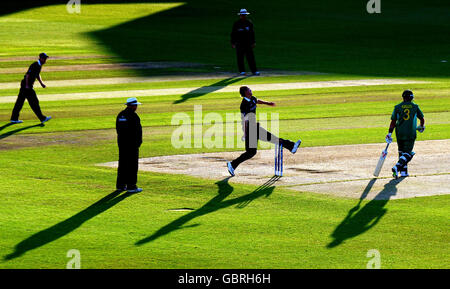 Cricket - ICC World Twenty20 Cup 2009 - Super Eights - Groupe E - Angleterre / Afrique du Sud - Trent Bridge.Stuart Broad Bowls d'Angleterre pendant le match ICC World Twenty20 Super Eights à Trent Bridge, Nottingham. Banque D'Images