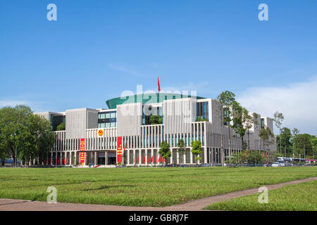 Vue panoramique du nouveau bâtiment de l'Assemblée nationale, était un grand bâtiment, situé sur la place Ba Dinh à travers l'Ho Chi Minh Banque D'Images