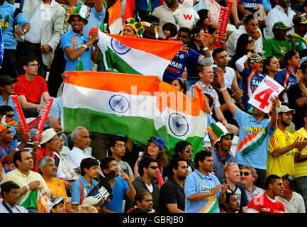 Cricket - ICC World Twenty20 Cup 2009 - Super Eights - Groupe E - Afrique du Sud / Inde - Trent Bridge.Les fans de l'Inde pendant le match ICC World Twenty20 Super Eights à Trent Bridge, Nottingham. Banque D'Images