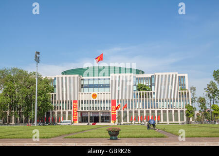 Vue panoramique du nouveau bâtiment de l'Assemblée nationale, était un grand bâtiment, situé sur la place Ba Dinh à travers l'Ho Chi Minh Banque D'Images