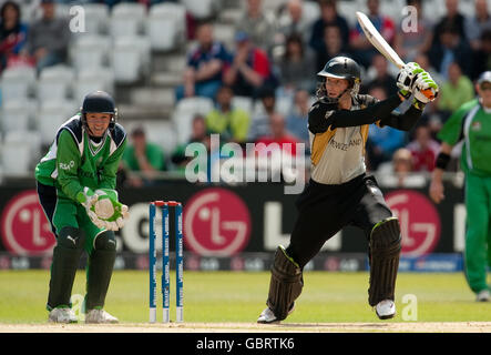 Martin Guptill, de Nouvelle-Zélande, se batte pendant le match des Super Eights de l'ICC World Twenty20 à Trent Bridge, Nottingham. Banque D'Images