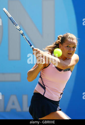 Tennis - AEGON International - troisième jour - Parc du Devonshire.L'Agnieszka Radwanska de Pologne en action contre Ursula Radwanska pendant l'AEGON International au Parc Devonshire, Eastbourne. Banque D'Images