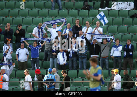 Football - UEFA Championnat d'Europe des moins de 21 ans - Groupe B - Angleterre / Finlande - Orjans vall.Les fans finlandais montrent leur soutien, dans les tribunes pendant le match. Banque D'Images
