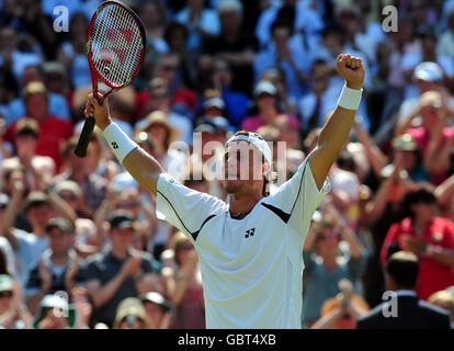 Lleyton Hewitt en Australie célèbre sa victoire sur Juan Martin Del Potro d'Arengtina lors des championnats de Wimbledon 2009 au All England Lawn tennis and Croquet Club, Wimbledon, Londres. Banque D'Images