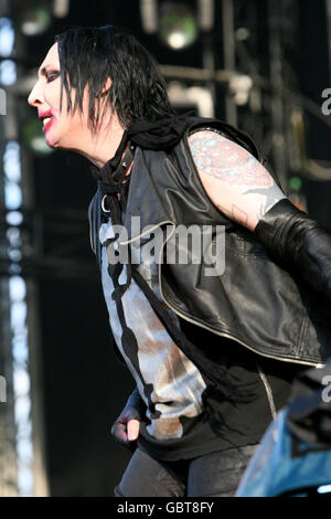 Marilyn Manson se produit sur la scène principale pendant le Download Festival 2009 à Donnington Park, à Derby. Banque D'Images